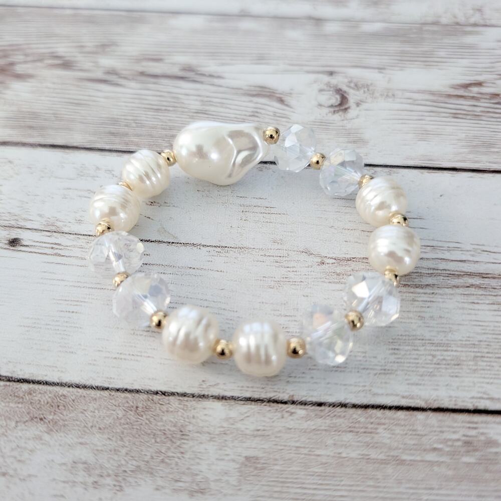 Vintage Stretch Bracelet - Pearl? & Clear Beads